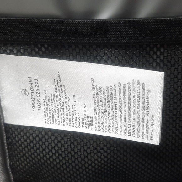 Largo Nike Signature Swoosh Logo All In Lunchbox - Picture 7 of 8